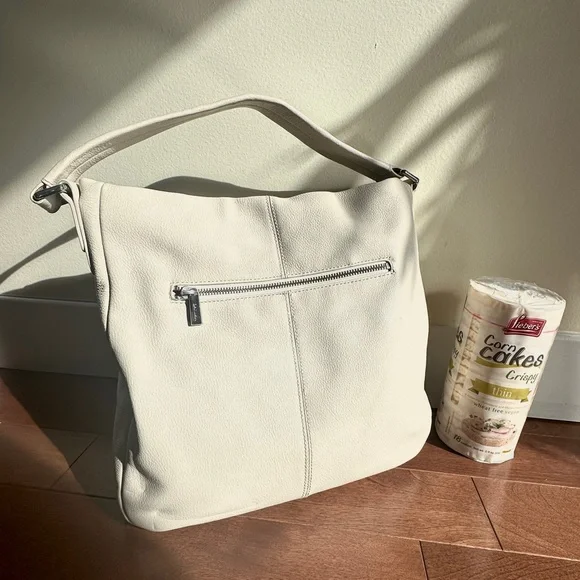 Danier Cream Leather Shoulder Bag - Picture 6 of 10